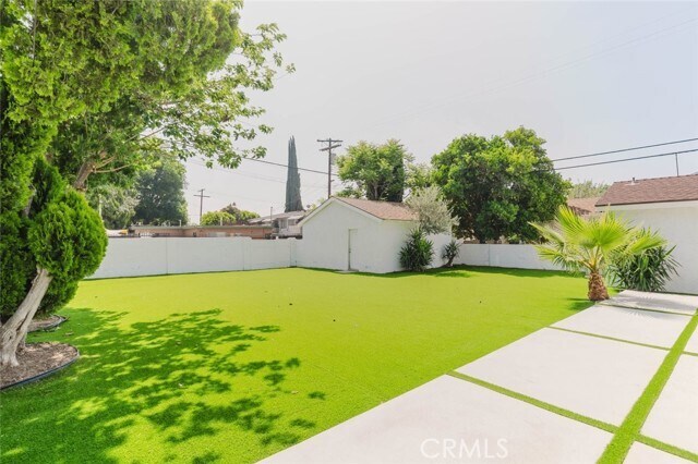 Building Photo - 8400 Chimineas Ave