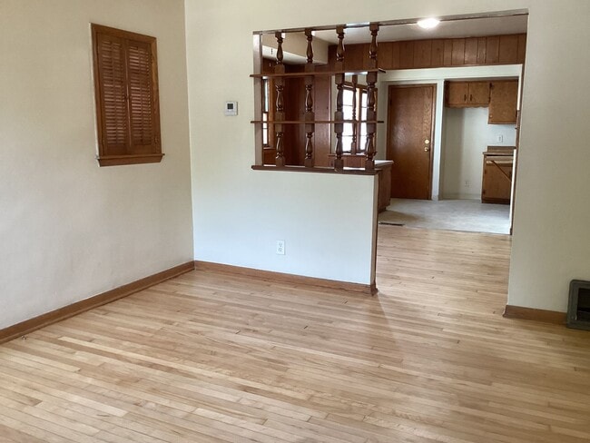 Building Photo - 4 Bedroom Single Family