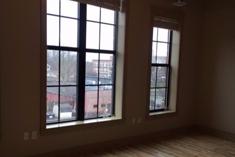 Building Photo - 140 E Ash St