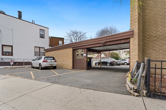 Building Photo - 7117 Park Ave