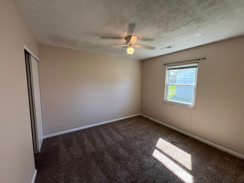 Building Photo - 157 Hickory Ln