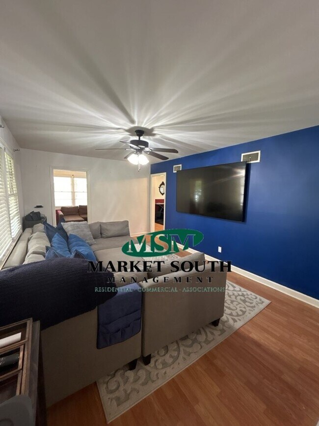 Building Photo - **APPLICATION PENDING!** Fully Furnished H...