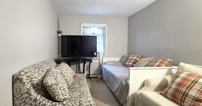 Building Photo - 36 Washington Pl E