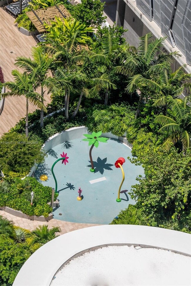 Building Photo - 700 NE 24th St