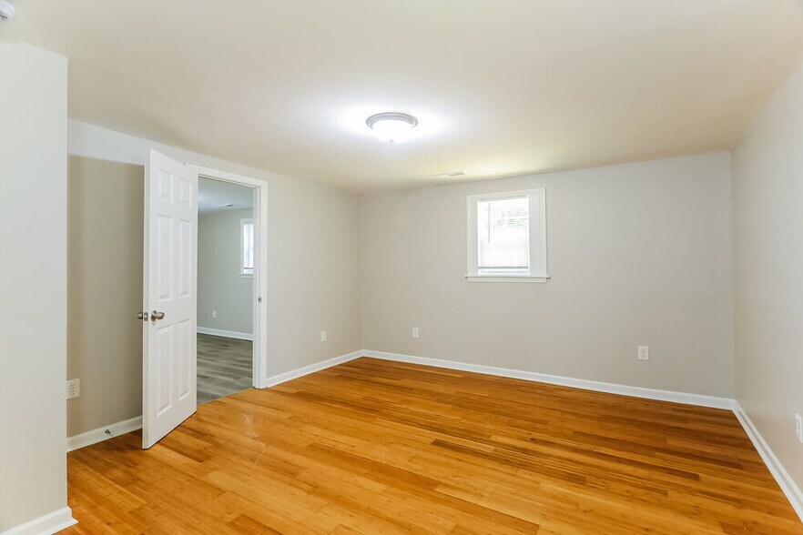 Building Photo - 5632 6th Ave S