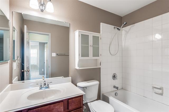 Building Photo - 1313 Oak Hollow Ln