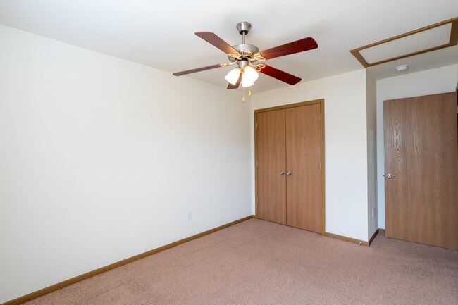 Building Photo - 601 Glenstone Dr