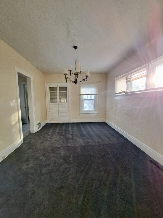 Building Photo - 1122 Beaumont Ave