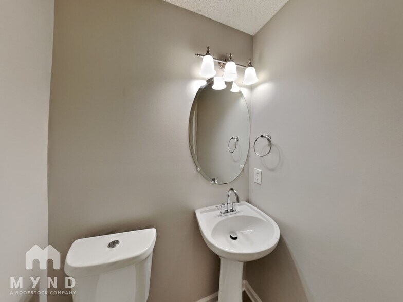 Building Photo - 203 Peachtree Glen Dr