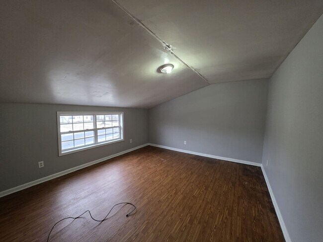Building Photo - 615 5th Ave E