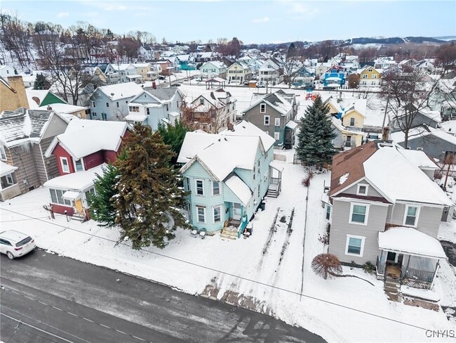 Building Photo - 200 Center St