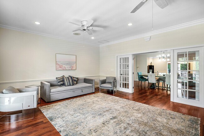 Building Photo - 2121 Areca Palm Rd