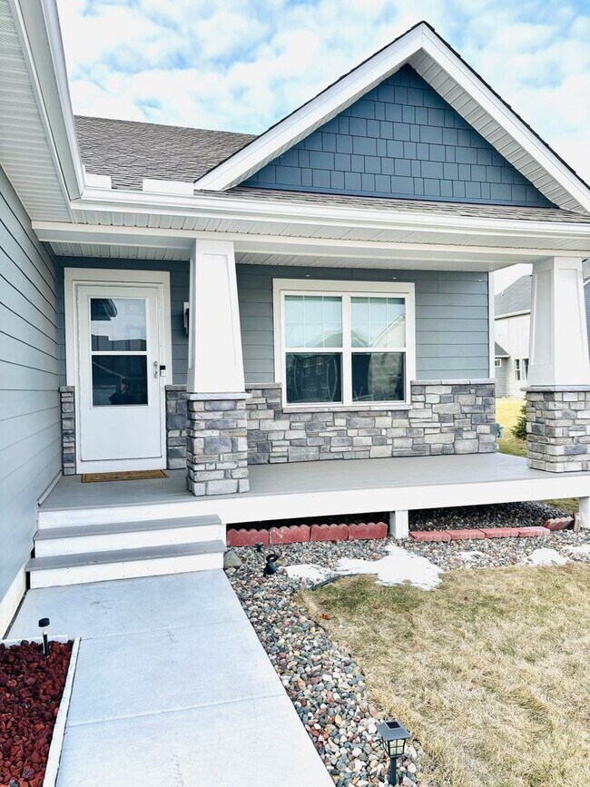 Building Photo - Amazing updated 4 bed house in Lakeville!
