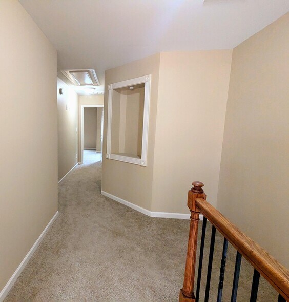 Building Photo - 300 Knelston Oak Dr NE