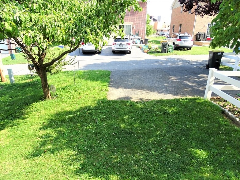 Building Photo - 1005 Ayres Ct