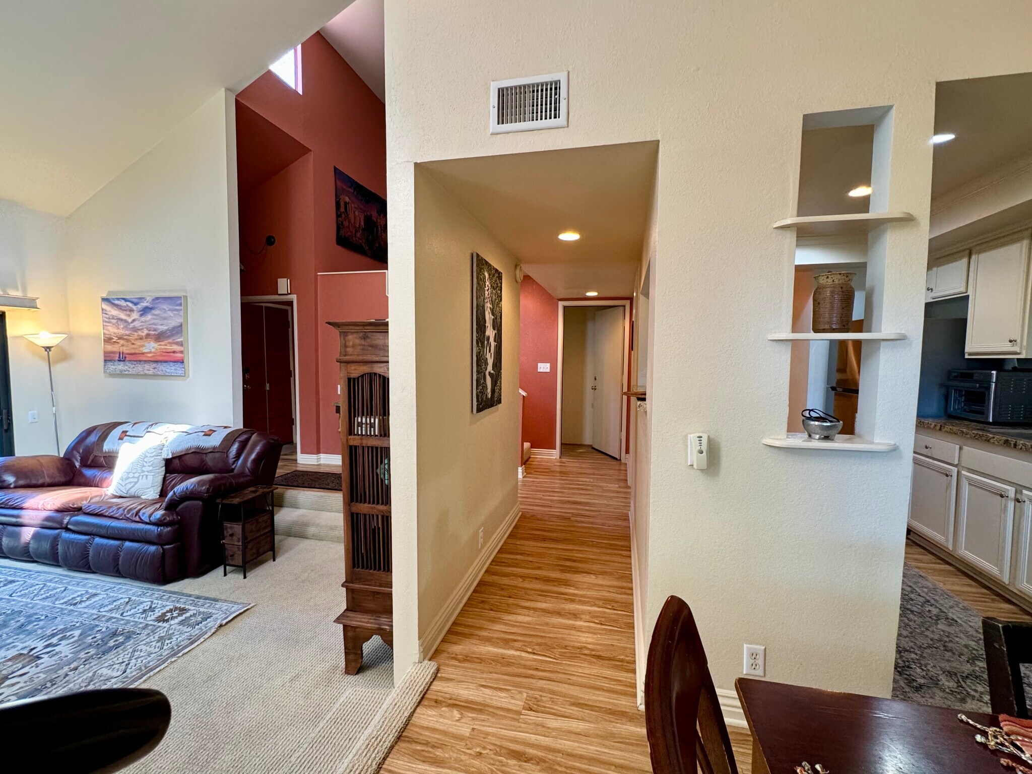 Building Photo - 212 N Carrillo Rd
