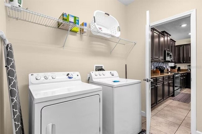 Building Photo - 8802 Bamboo Palm Ct