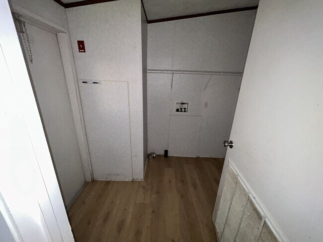 Building Photo - 6100 E Rancier Ave