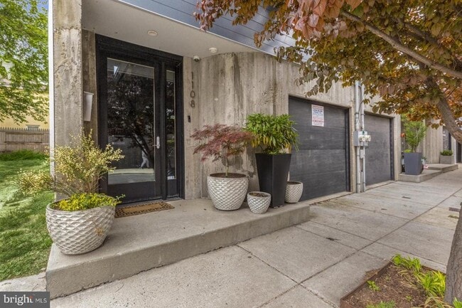 Building Photo - 1108 N Bodine St