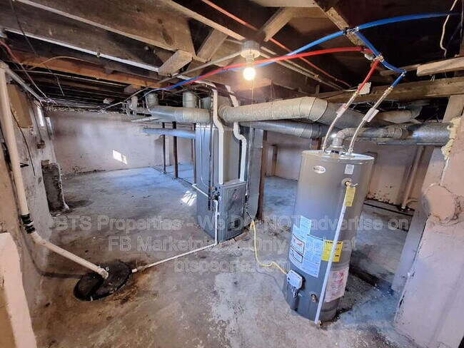Building Photo - 608 W Loucks Ave