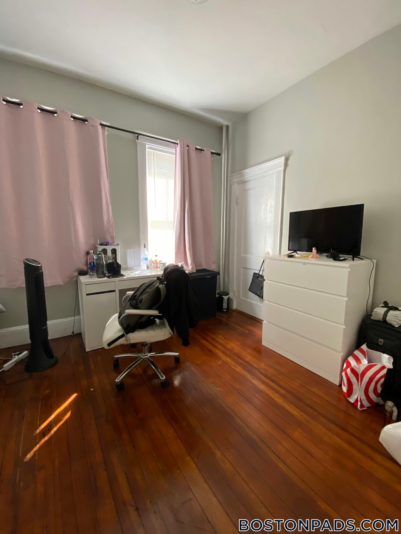 Building Photo - 447 Park Dr