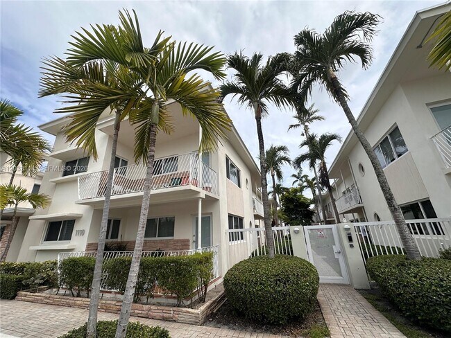 Building Photo - 1100 Venetian Way