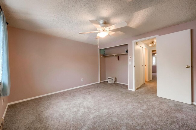 Building Photo - Two Bedroom Townhouse in Wheat Ridge!