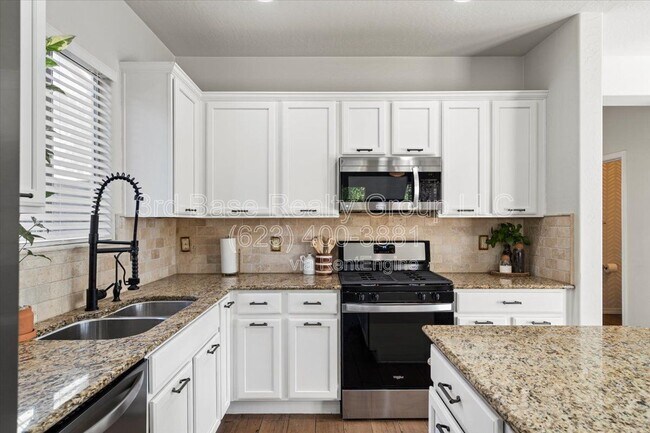 Building Photo - 21072 W Maiden Ln