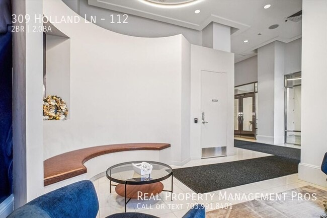 Building Photo - 309 Holland Ln