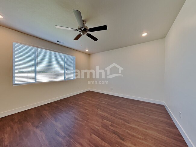 Building Photo - 1421 Alderleaf Ave