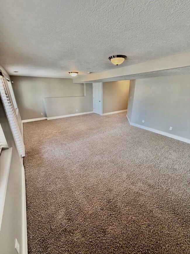 Building Photo - Lehi 3 Bedroom Town Home Pets OK
