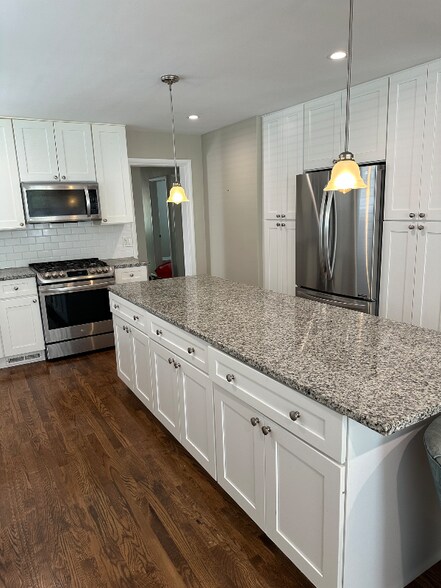 Primary Photo - 953 Burton Ave