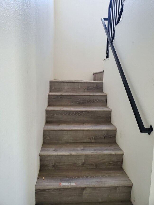 Building Photo - MULTI-FAMILY HOUSE