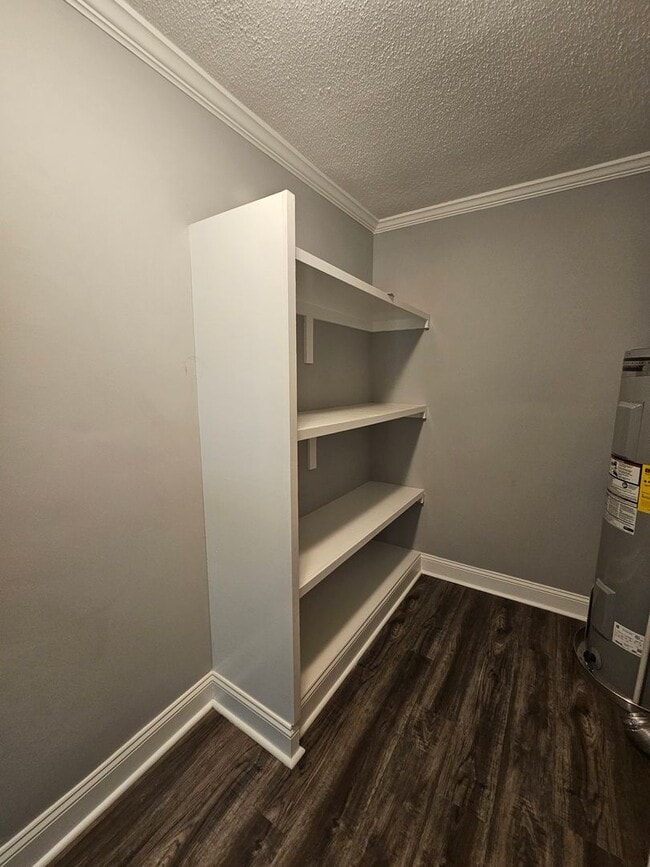 Building Photo - NEW LISTING!!!!!