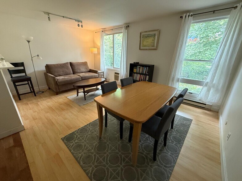 Building Photo - 274 S Main St