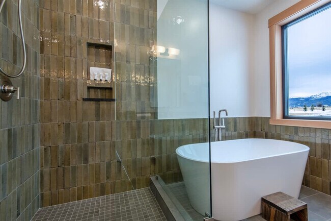Building Photo - 3402 Alta Vista Dr