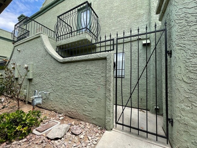 Building Photo - 7084 Burcot Ave