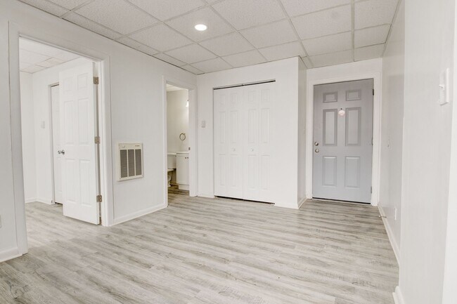 Building Photo - Central Plaza Apartments