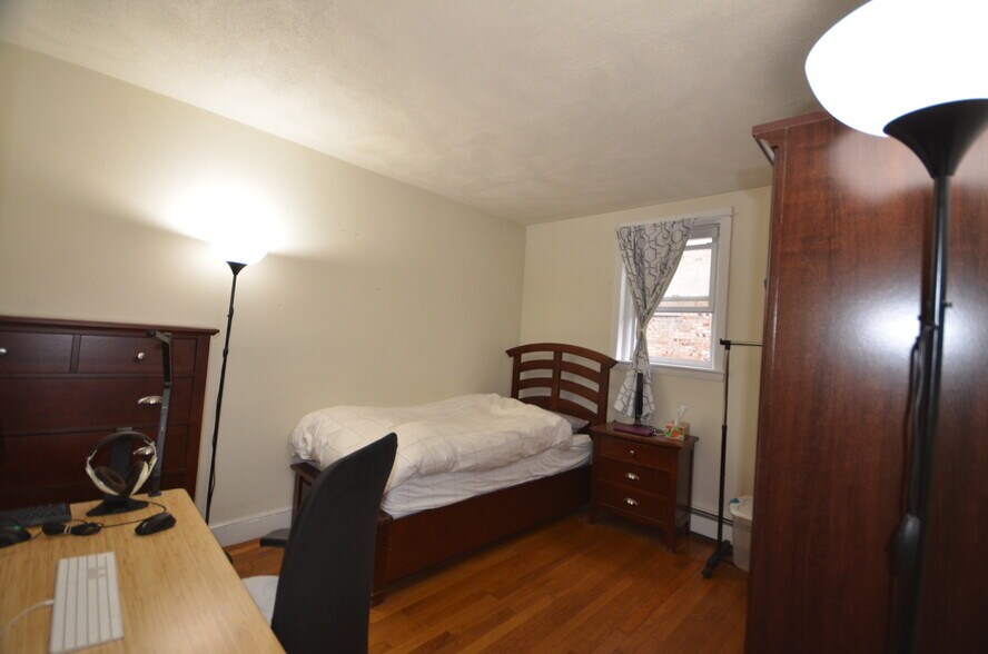 Building Photo - 320 Tappan St