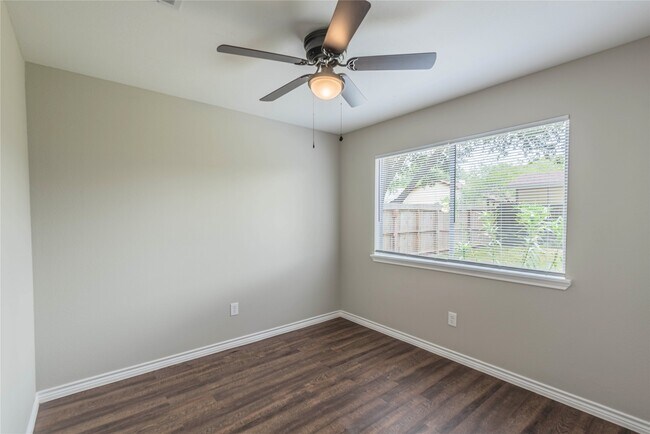 Building Photo - 7522 Pepperbrook Dr