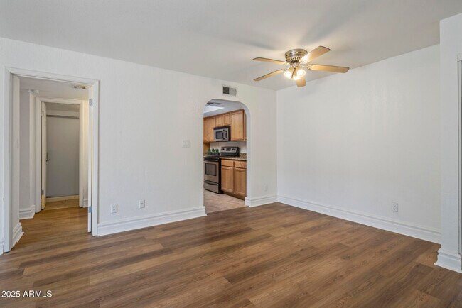 Building Photo - 3825 E Camelback Rd