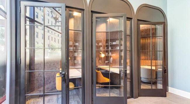 Building Photo - 45 E Chicago Ave