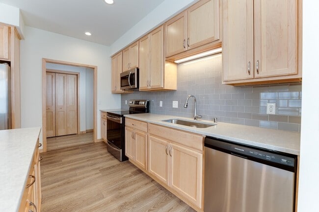 Building Photo - 3630 Angelus Wy
