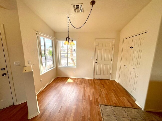 Building Photo - Cute 3 Bedroom Desert Lakes Golf Course Co...