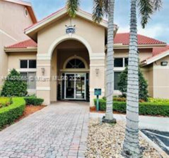 Building Photo - 10410 SW 157th Ct