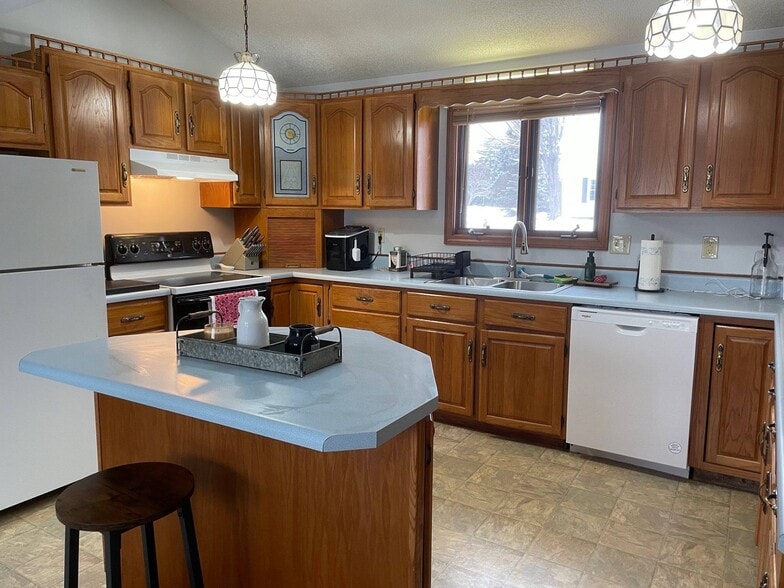 Building Photo - 273 Pond Rd