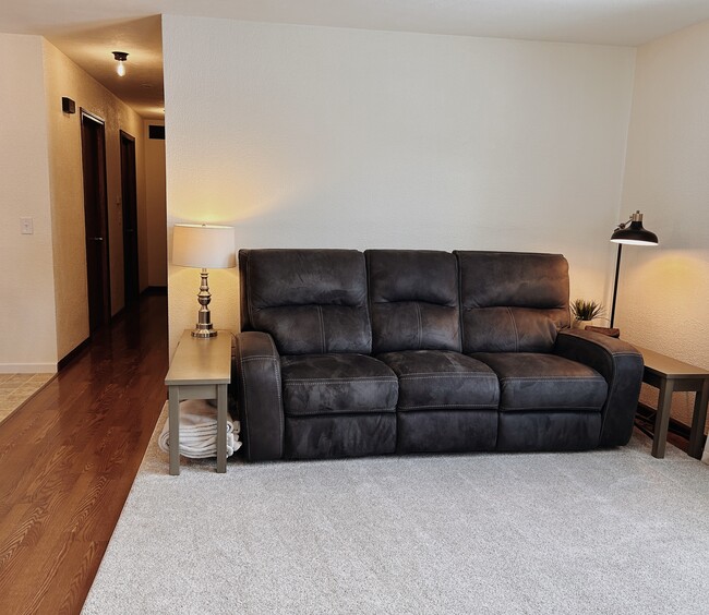 Building Photo - 614 Mercer Ave