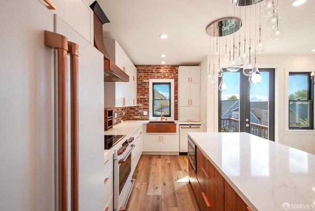 Building Photo - 60 Carmelita St