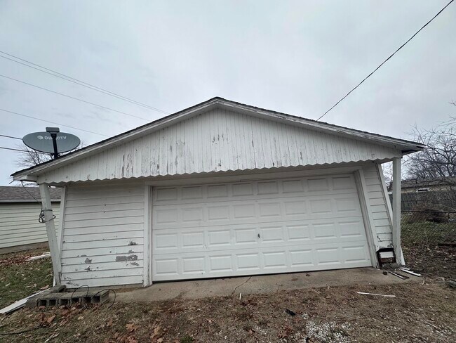 Building Photo - 403 Seminary-N