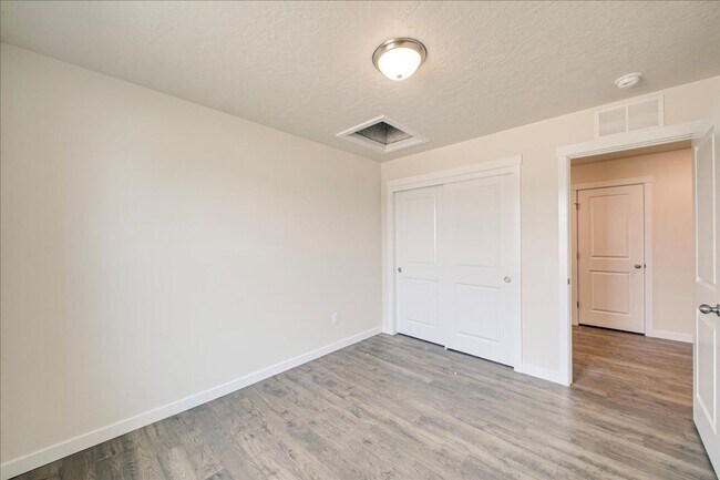 Building Photo - Beautiful 5 Bedroom Home in Nampa, Great Location!